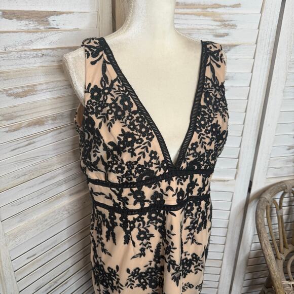 BARDOT NEW Women's 12 XL Embroidered Nude Black Overlay Midi Dress Sexy Sheath - Picture 8 of 16